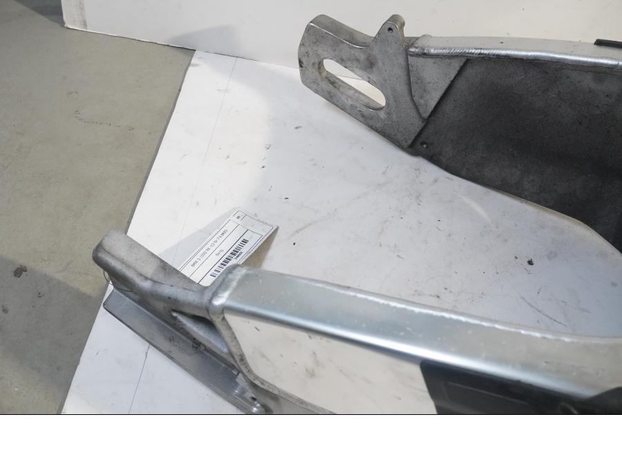 Snett uppifrån på Sving från en BMW S 1000 RR -2013 motorcykel.