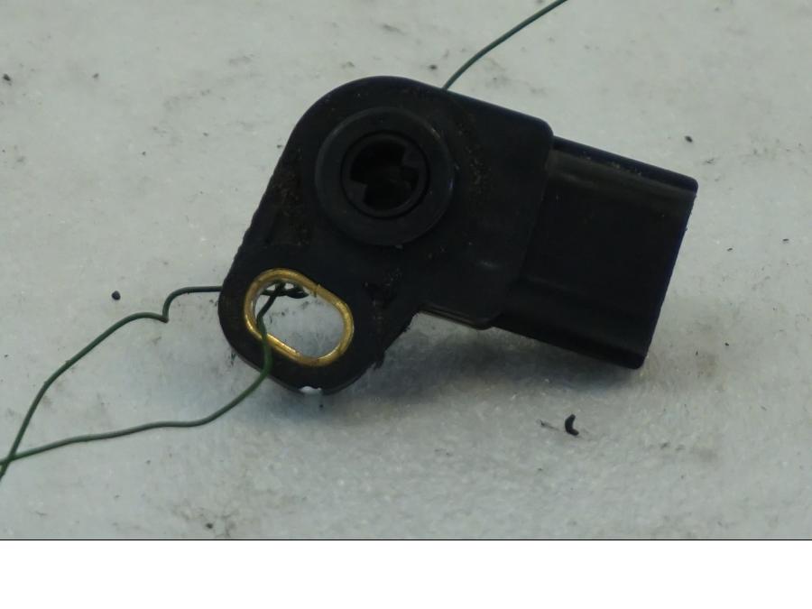 Baksidan på TPS från en Suzuki DL 1000 -2016 motorcykel.