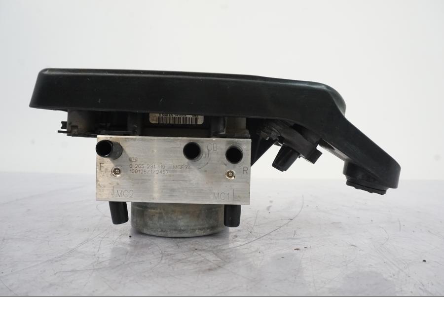 Snett uppifrån på ABS Modulator från en Honda VFR 1200 -2010 motorcykel.