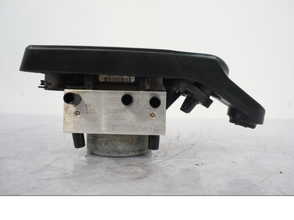 Snett uppifrån på ABS Modulator från en Honda VFR 1200 -2010 motorcykel.