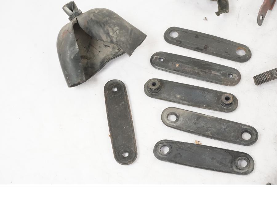 Vänster sida på Skruv / Mutter etc från en BMW K 1100 LT -1999 motorcykel.