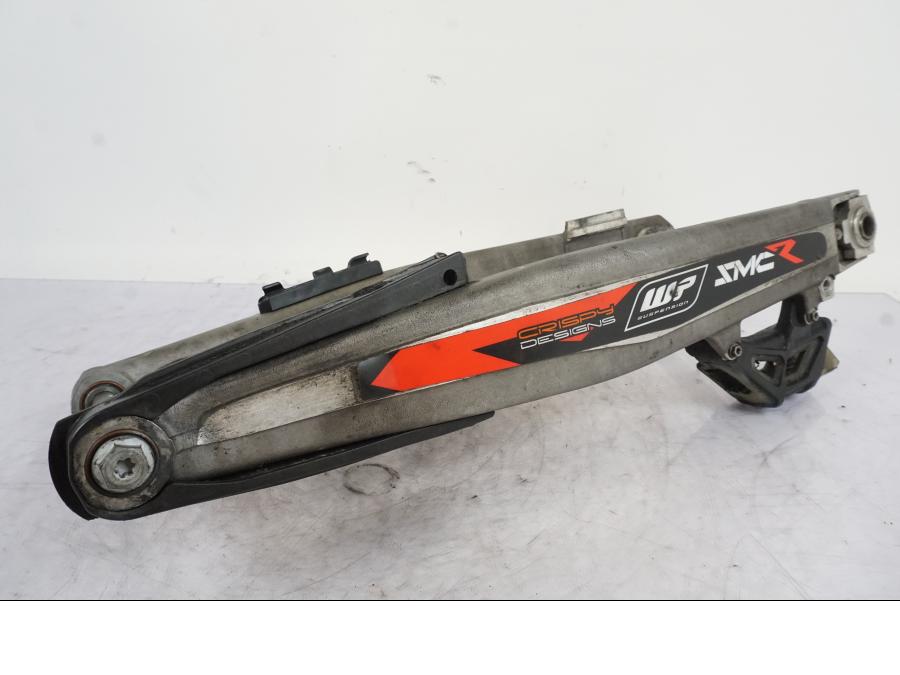 Framsidan på Sving från en KTM 690 SMCR -2016 motorcykel.