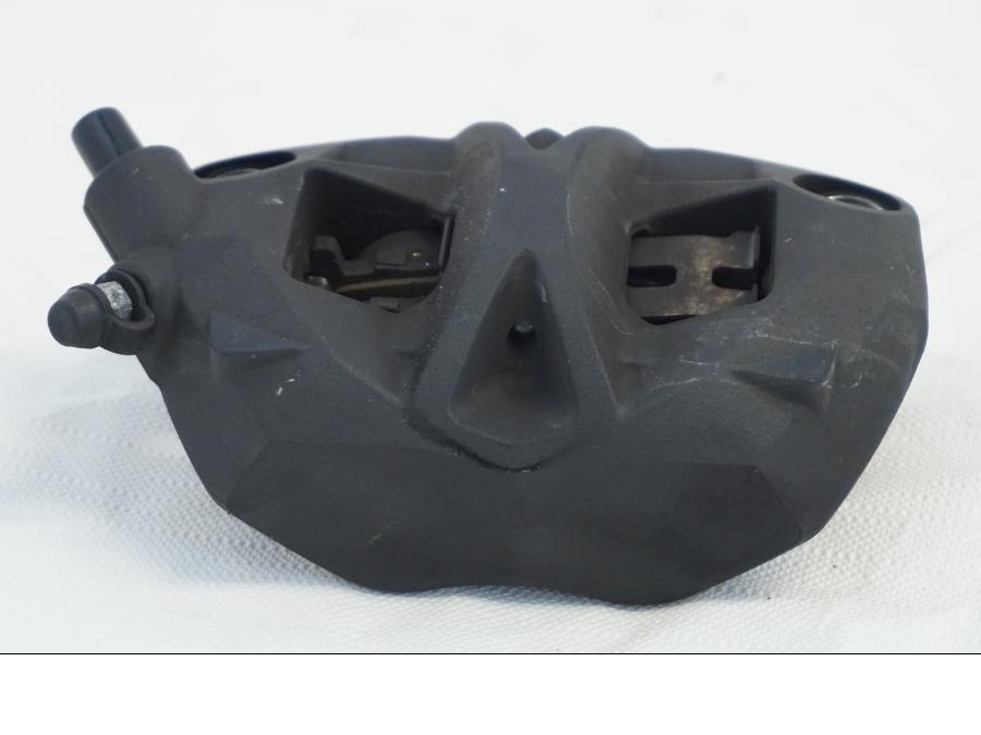 Baksidan på Bromsok från en Triumph Daytona 675 -2010 motorcykel.