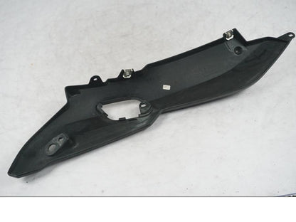 Vänster sida på Bakvinge från en BMW R 1200 R -2007 motorcykel.