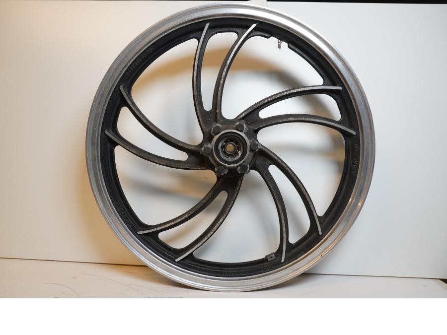 Extrabild1 på Fälg från en Yamaha XV 400 -1983 motorcykel.