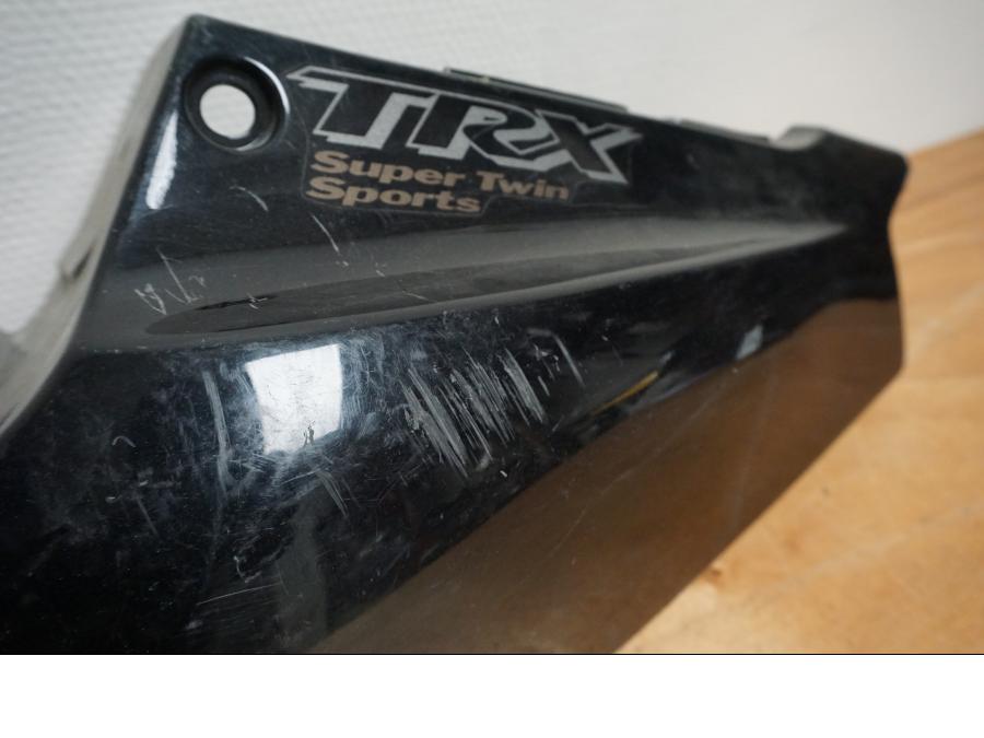 Höger sida på Bakvinge från en Yamaha TRX 850 -1996 motorcykel.