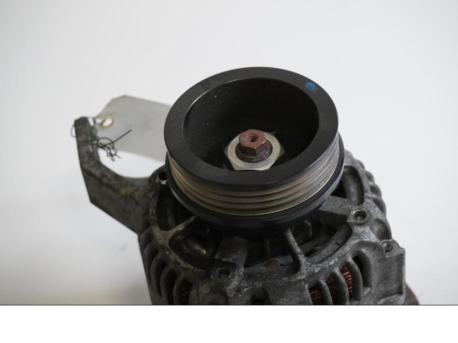 Baksidan på Generator från en BMW R 1200 GS -2006 motorcykel.