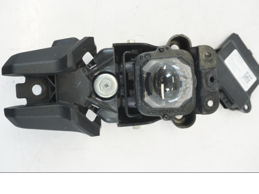 Vänster sida på Strålkastare från en Yamaha MT-09 -2021 motorcykel.