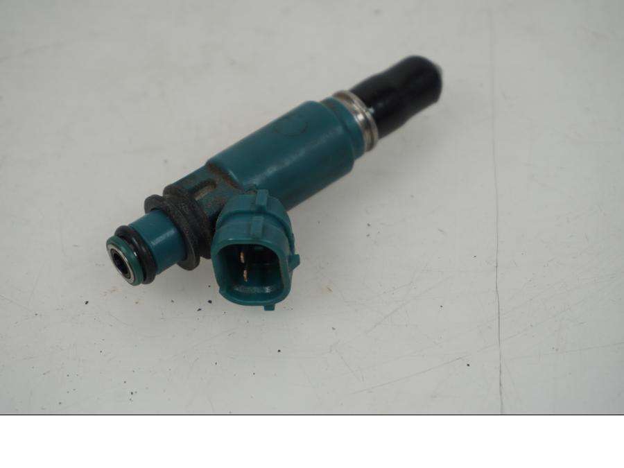 Baksidan på Spridare från en Honda CBR 900 RR -2003 motorcykel.