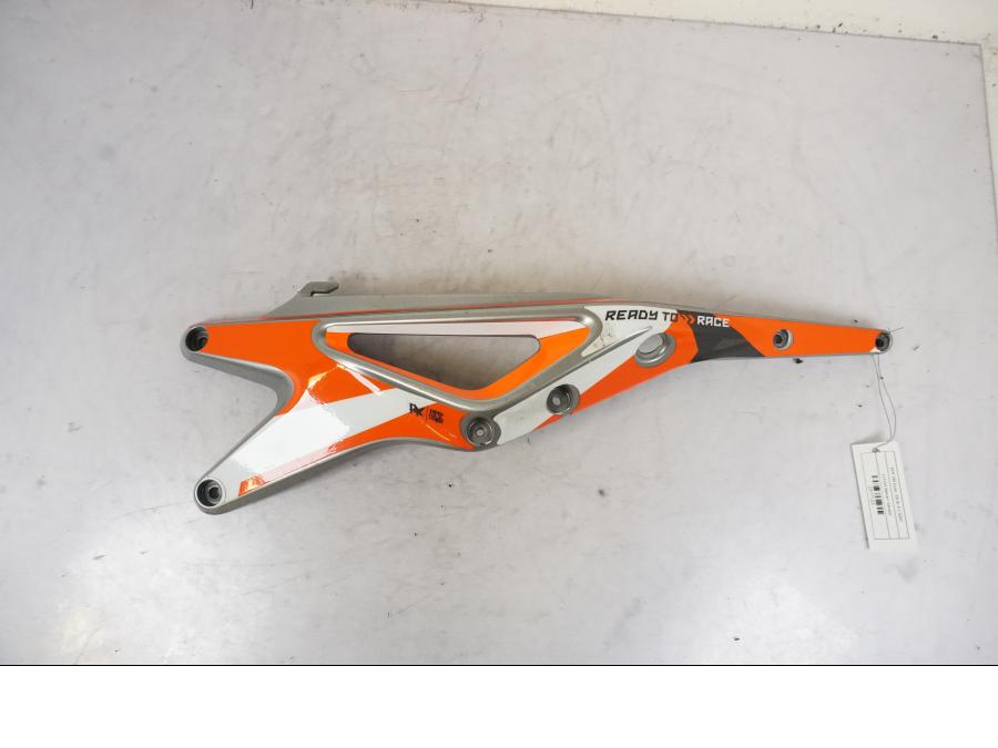 Baksidan på Bakram från en KTM 790 Duke -2018 motorcykel.