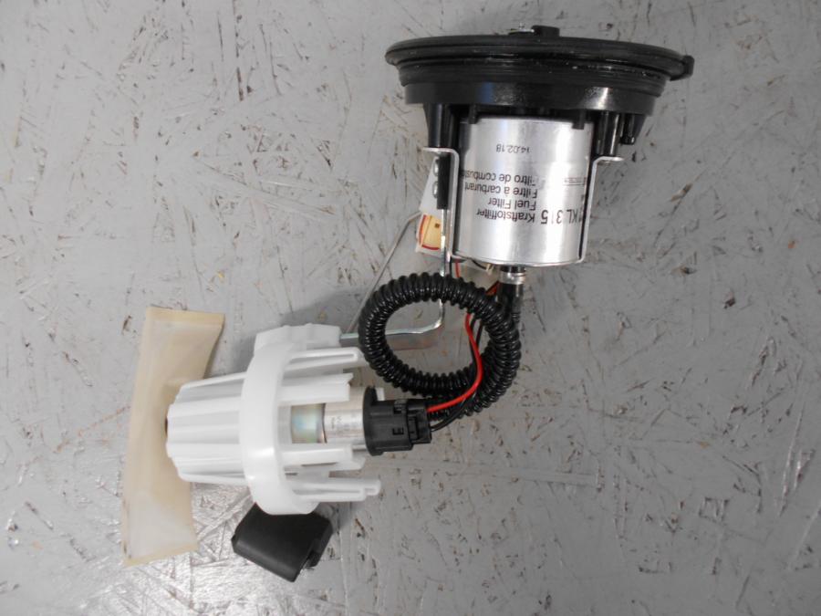 Framsidan på Bensinpump insprut från en BMW R 1200 GSA -2018 motorcykel.