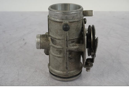 Vänster sida på Spjällhus från en BMW R 1100 GS -1998 motorcykel.