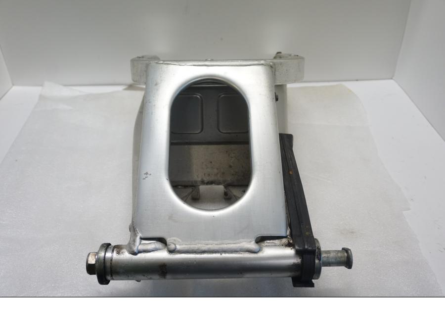 Baksidan på Sving från en Yamaha YZF 1000 R1 -2001 motorcykel.