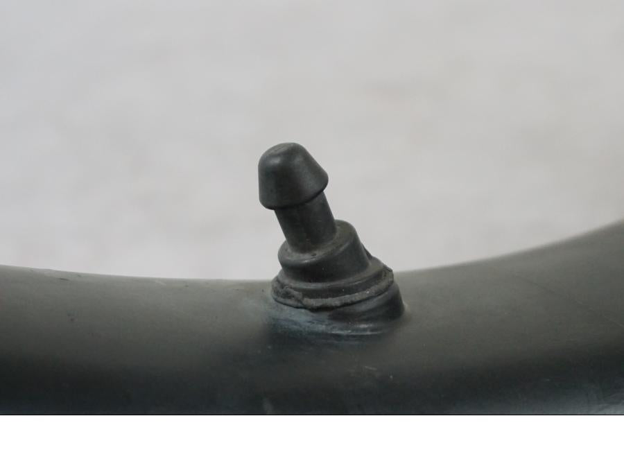 Extrabild2 på Luftrör från en BMW R 1200 R -2007 motorcykel.