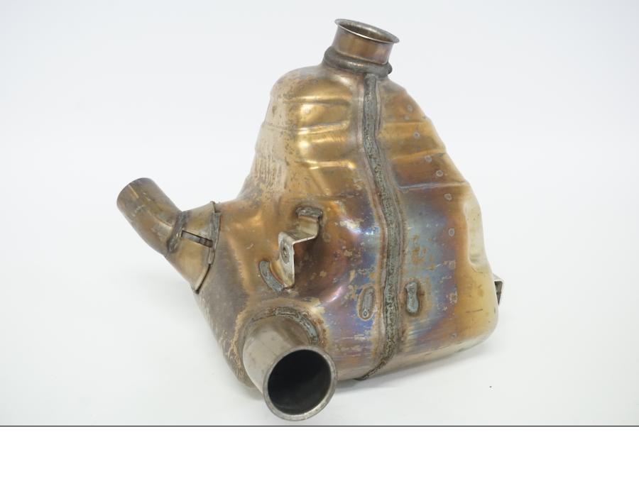 Framsidan på Mellanburk från en Ducati Desert X -2022 motorcykel.