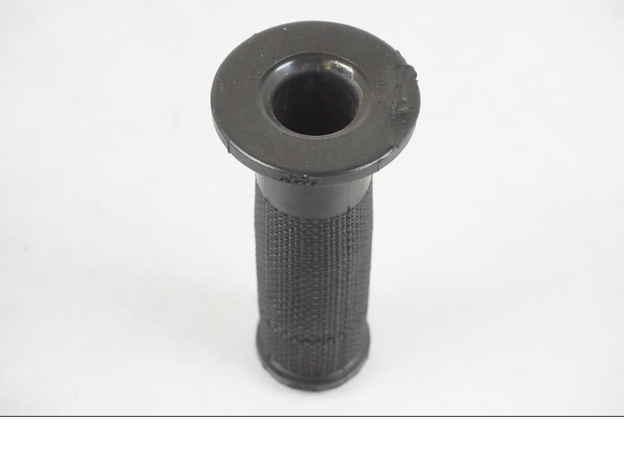 Höger sida på Gummihandtag från en KTM 390 Adventure -2021 motorcykel.