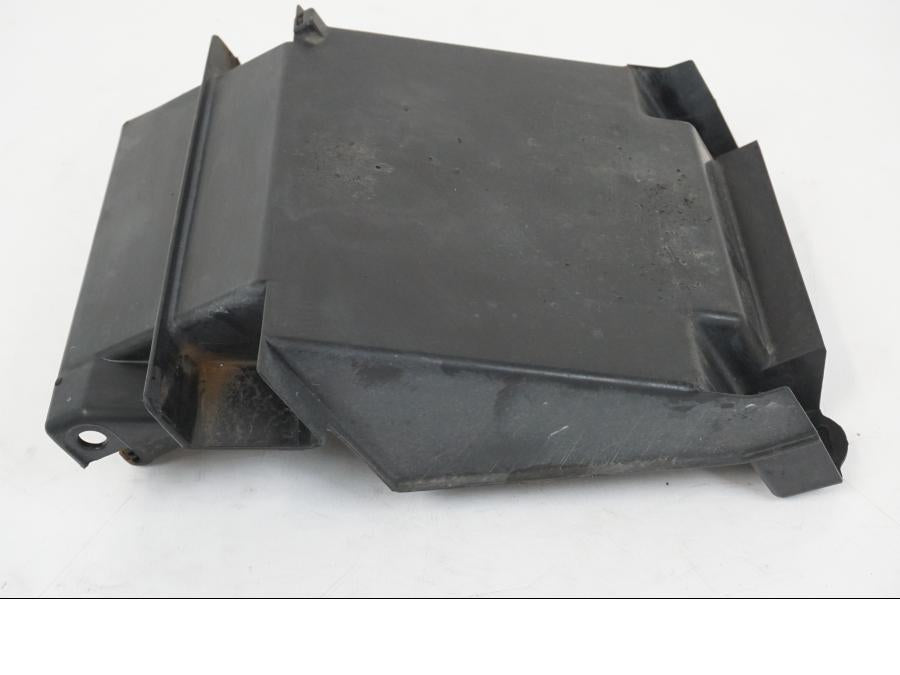 Baksidan på Batterihållare från en Kawasaki Z 750 -2006 motorcykel.