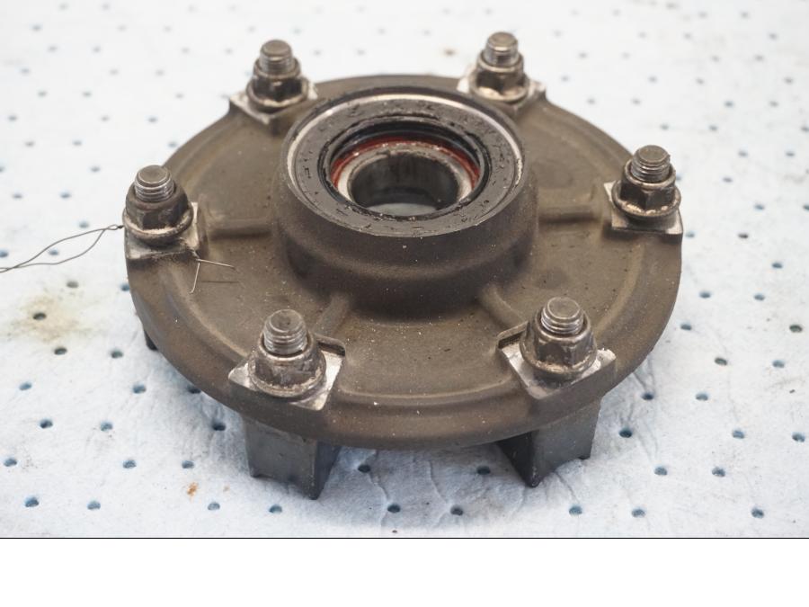 Framsidan på Drevfäste från en Yamaha YZF 1000 R1 -2001 motorcykel.