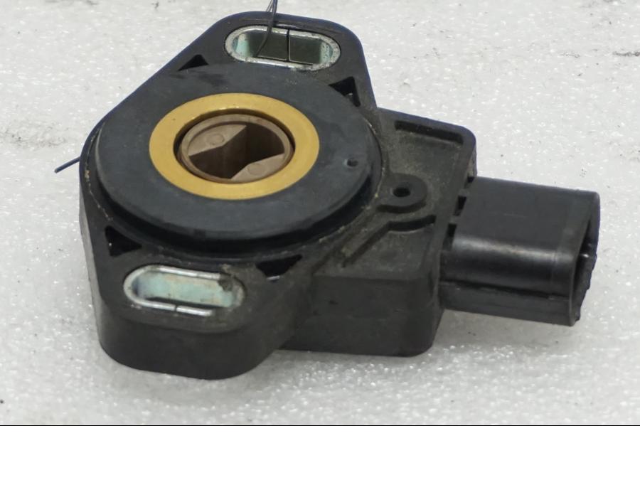 Baksidan på TPS från en Honda XL 1000 V -2008 motorcykel.