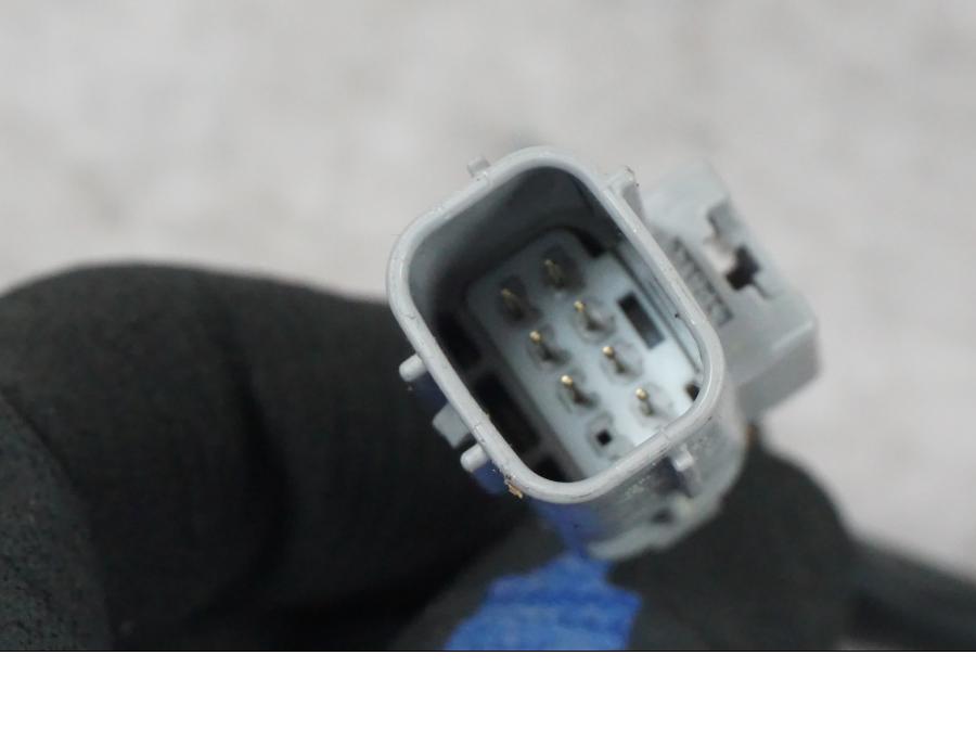 Vänster sida på Gasklo från en Ducati Multistrada V4 -2024 motorcykel.