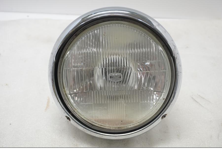 Framsidan på Strålkastare från en Suzuki VL 800 -2004 motorcykel.