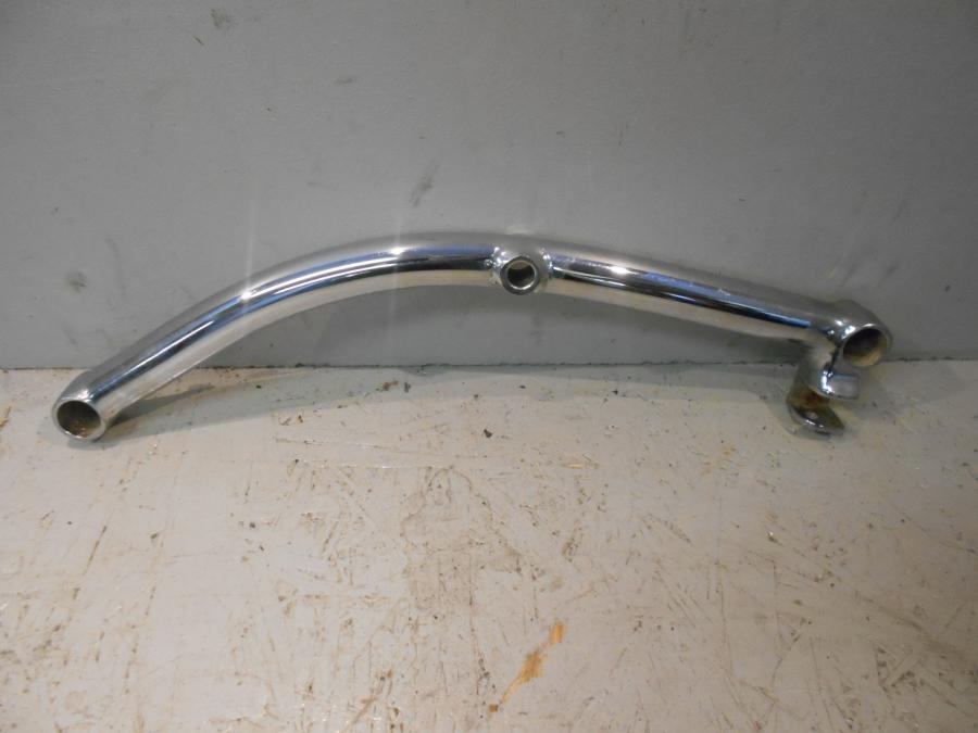 Framsidan på Bakskärmstag från en Suzuki VS 750 Intruder -1986 motorcykel.