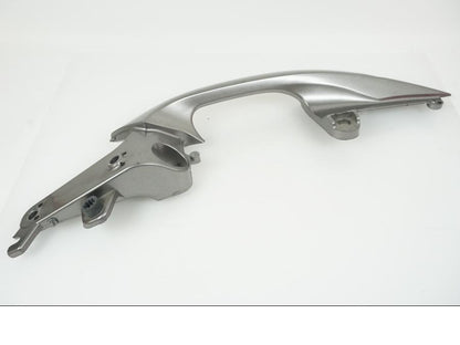 Höger sida på Passagerarhandtag från en Honda NT 700 -2008 motorcykel.