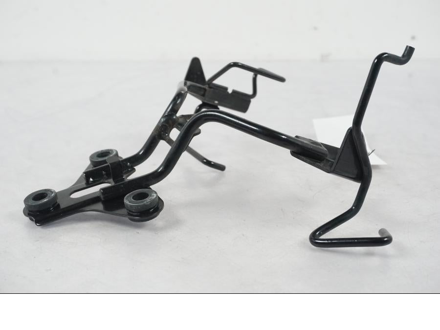 Höger sida på Instrumentpanelsfäste från en Kawasaki ER-6N ABS -2010 motorcykel.