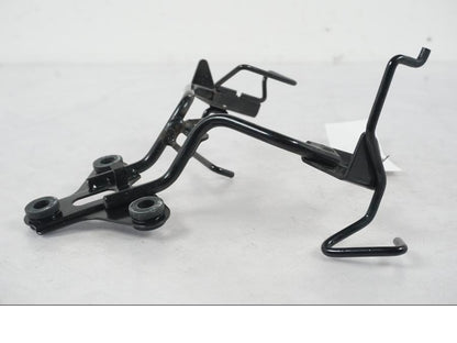 Höger sida på Instrumentpanelsfäste från en Kawasaki ER-6N ABS -2010 motorcykel.