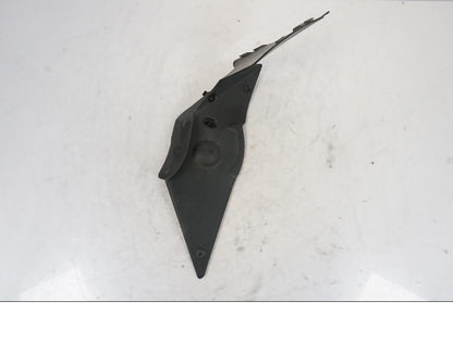 Framsidan på Toppkåpsinsida från en Kawasaki ER-6F -2010 motorcykel.