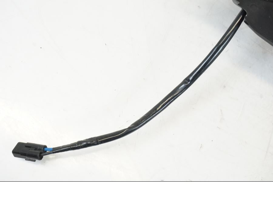 Baksidan på Vattenkylfläkt från en Triumph Speed Triple -2021 motorcykel.