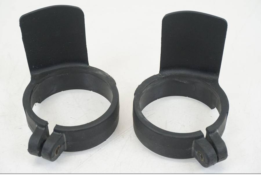 Baksidan på Gaffelbensskydd från en Triumph TT 600 -2002 motorcykel.