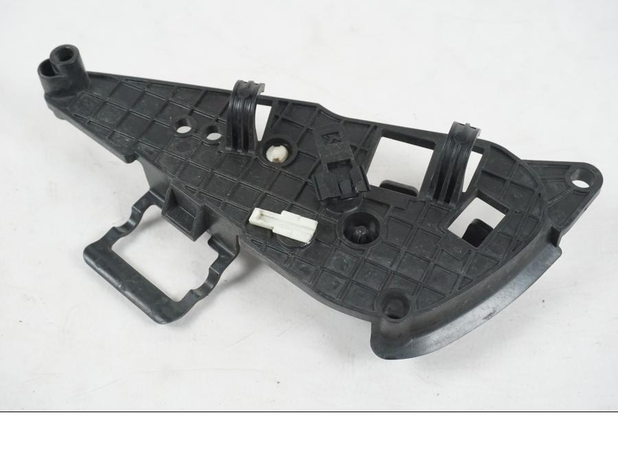 Vänster sida på Plast från en H-D Softail FXCW Rocker -2008 motorcykel.