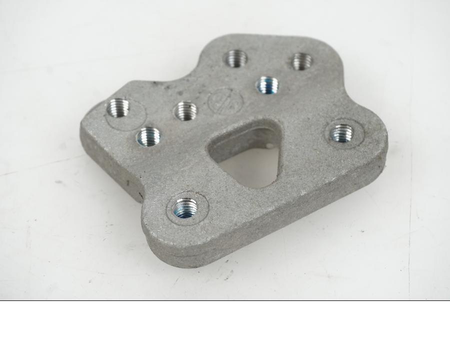 Baksidan på Fotpinnefäste inre från en Suzuki GSX-R 750 -2009 motorcykel.