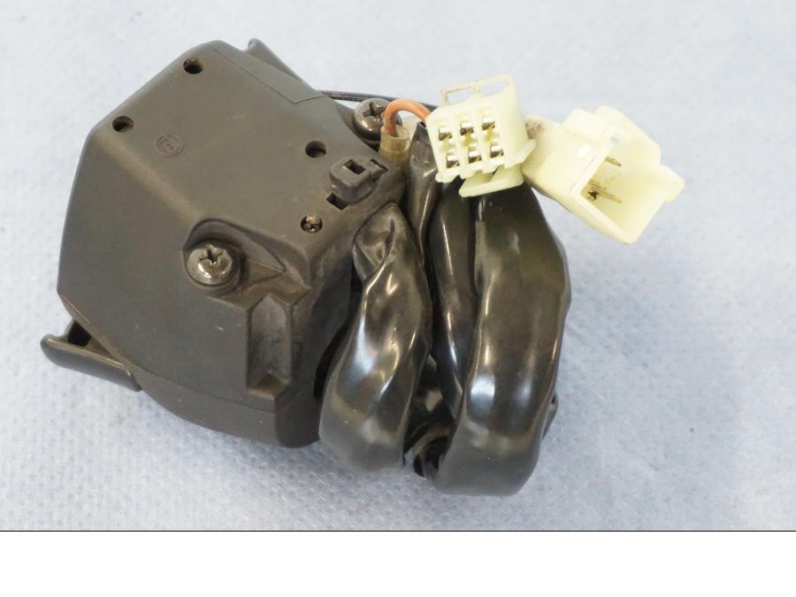 Vänster sida på Styrelreglage från en Yamaha X-Max 250 -2016 scooter.