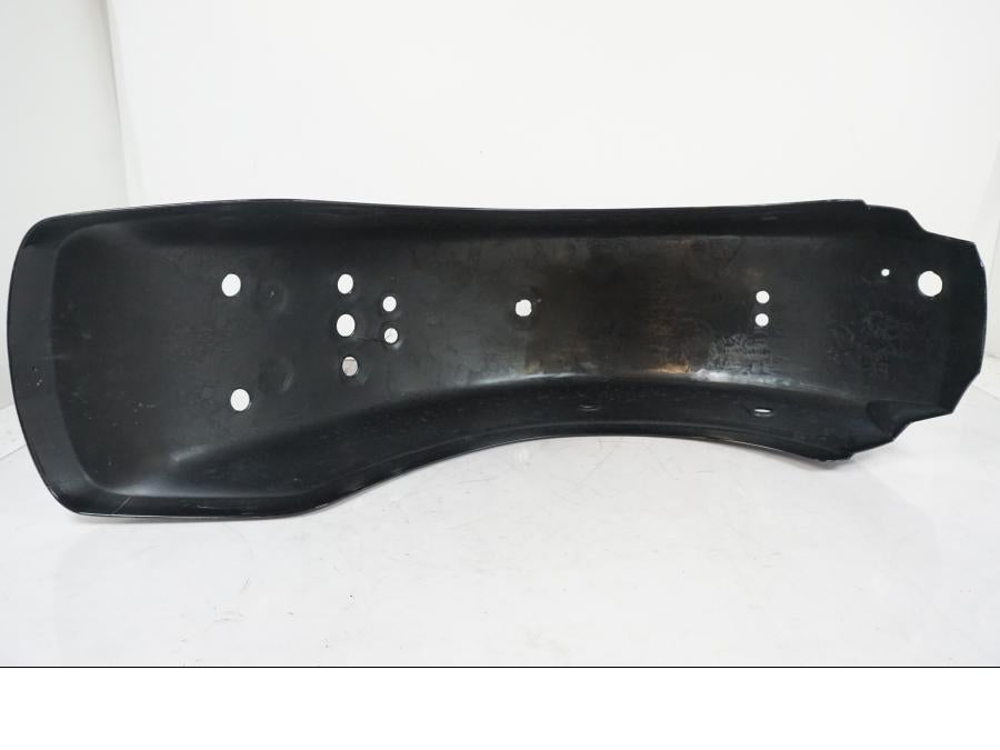 Extrabild6 på <p>Bakskärm från Suzuki VL 800 2007.</p>

<p>Två sprickor i bakkant, repor och mindre slitage av lack finns se bilder.</p> motorcykel.