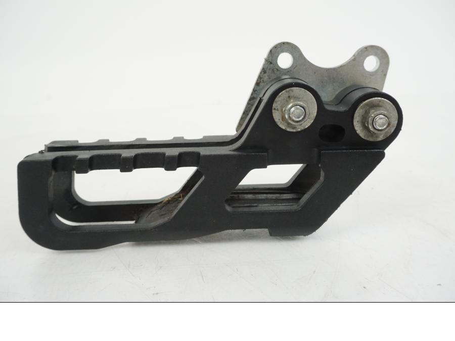 Snett uppifrån på Kedjeguide från en AJP PR7 -2021 motorcykel.