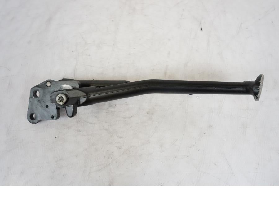 Snett uppifrån på Sidostöd från en KTM 1290 Super Duke R -2021 motorcykel.