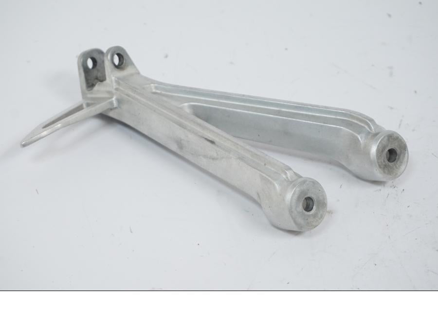 Snett uppifrån på Fotpinnefäste från en Honda CB 650 R -2019 motorcykel.