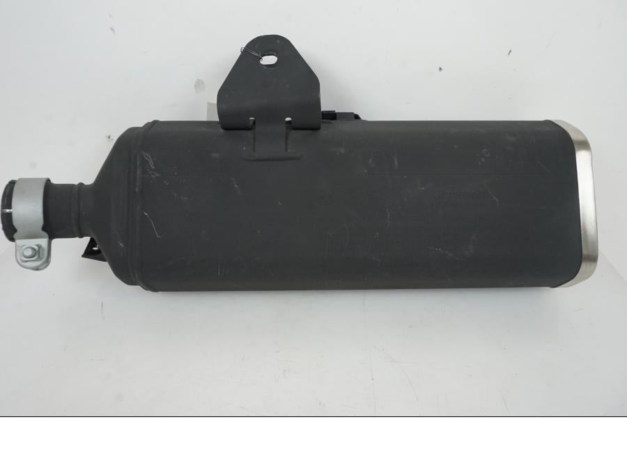 Vänster sida på Ljuddämpare från en Kawasaki NINJA 400 -2018 motorcykel.