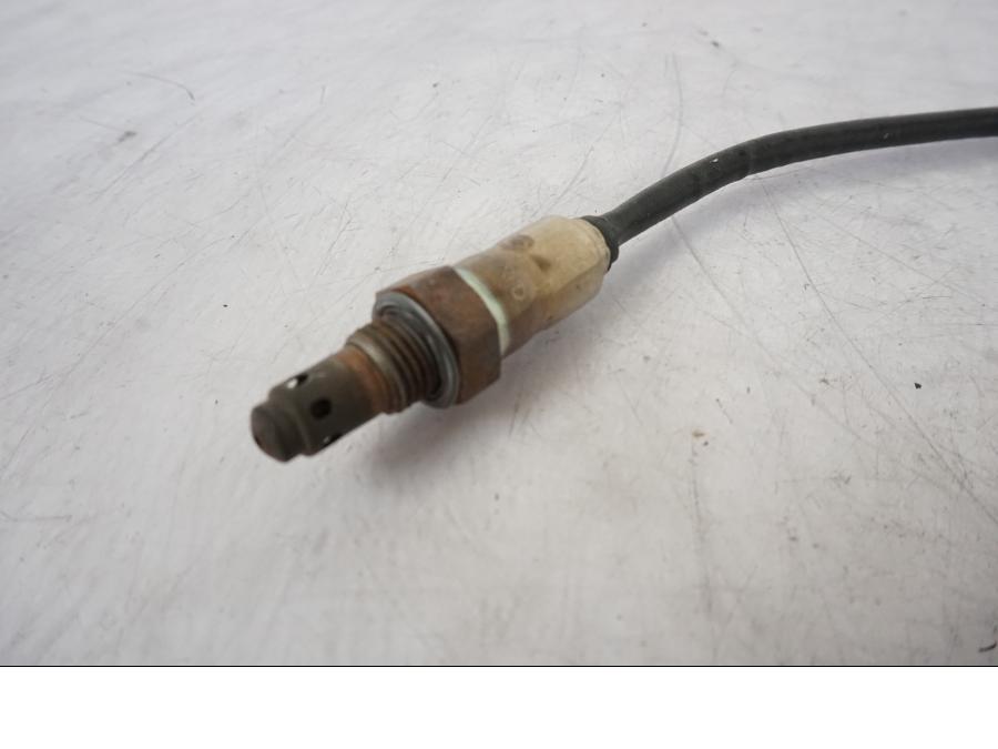 Höger sida på Lambdasond från en KTM 1290 Super Duke R -2023 motorcykel.