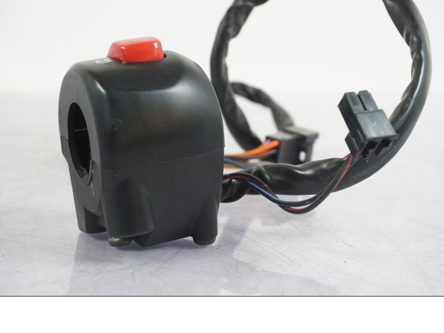 Extrabild3 på Styrelreglage från en Suzuki GSX 1300 RX -1999 motorcykel.