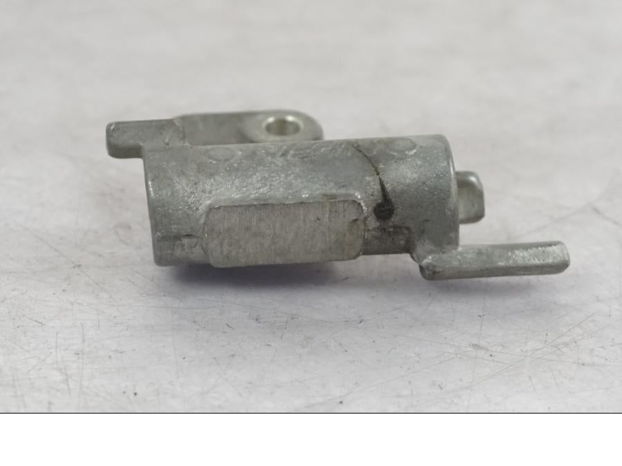 Vänster sida på Bromsfördelare från en Suzuki SV 650 -1999 motorcykel.