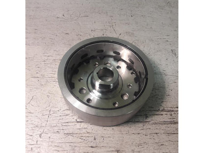 Framsidan på Generator från en Kawasaki Z 750 -2006 motorcykel.