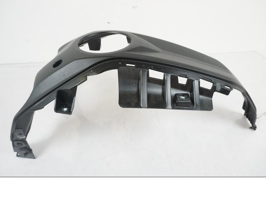 Snett uppifrån på Bensintankskåpa från en Yamaha MT-07 -2019 motorcykel.