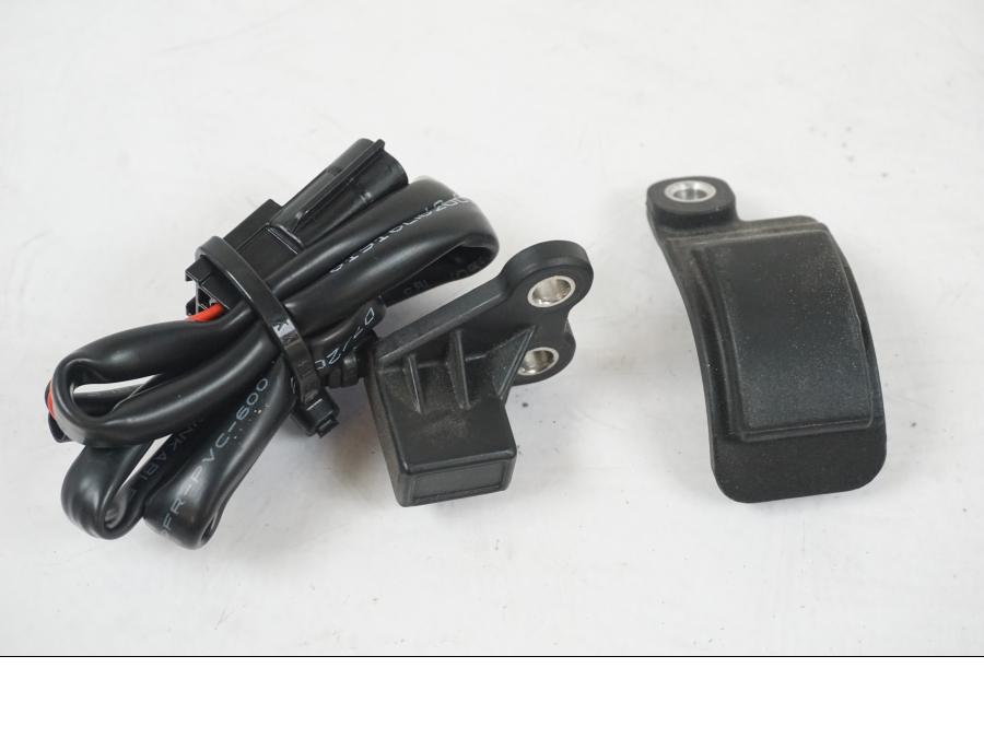 Framsidan på Nivåsensor från en KTM 1290 Super Duke R EVO -2023 motorcykel.