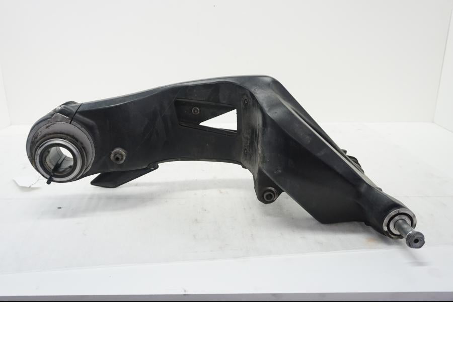 Baksidan på Sving från en MV Agusta Brutale 800 -2014 motorcykel.