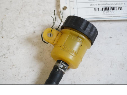 Höger sida på Bromshuvudcylinder från en Yamaha YZF R6 -2001 motorcykel.