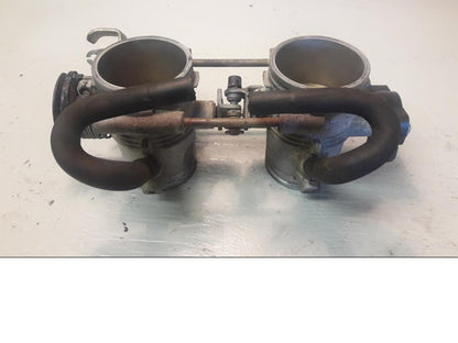 Baksidan på Spjällhus från en BMW F 800 GS -2009 motorcykel.