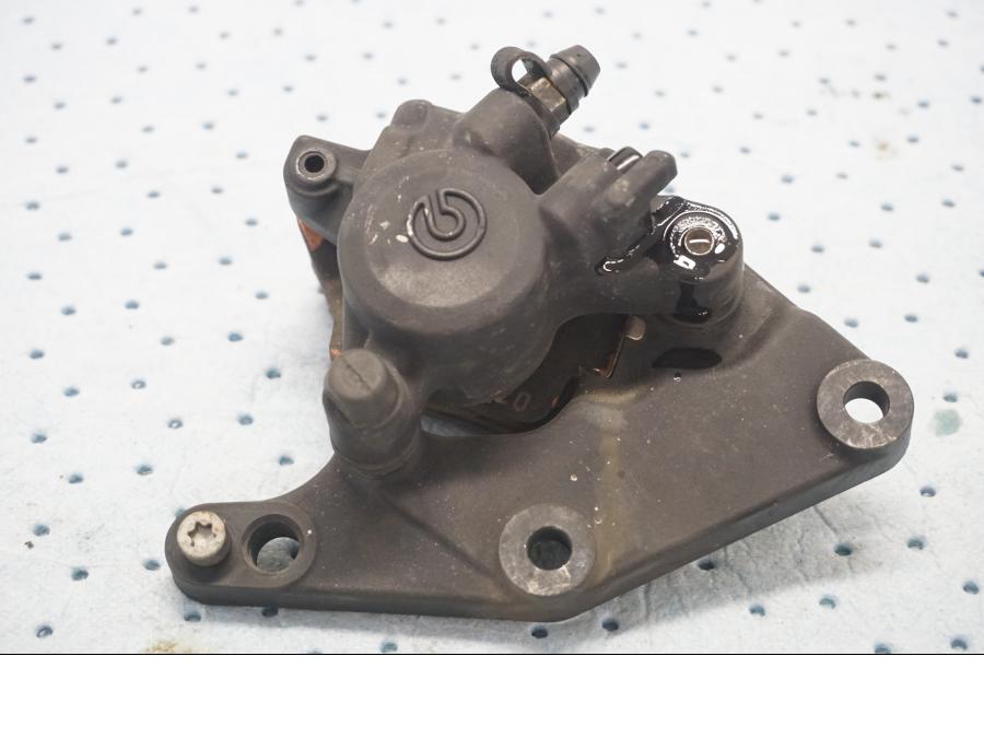 Framsidan på Bromsok från en BMW F 800 ST -2007 motorcykel.